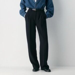 Aritzia Effortless Crepette Short